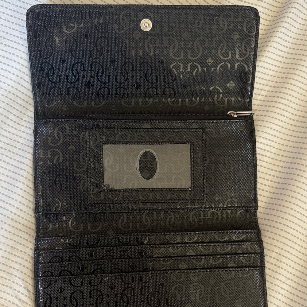 Guess Black Logo Wallet - Picture 2 of 4